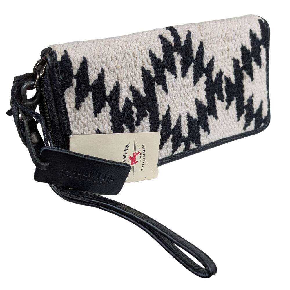 Idyllwind Caraway Wallet Black & White Southwestern Print Woven Wristlet
